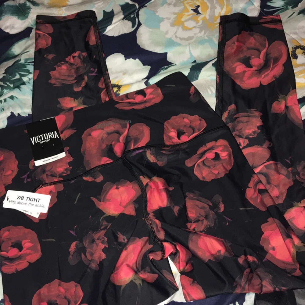 BRAND NWT VICTORIA SPORT VSX KNOCKOUT ROSES TIGHT